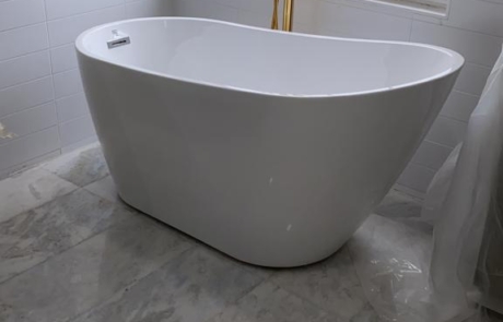 Marcassia Remodeling- Large, beautiful bathtub in a bathroom - Proudly Serving North Florida
